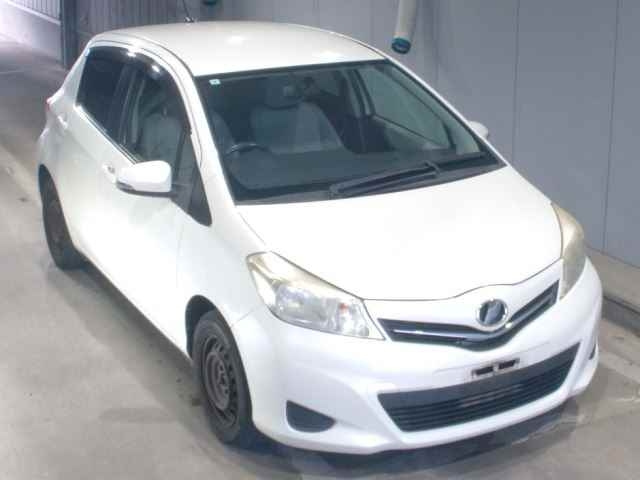 TOYOTA VITZ 2011