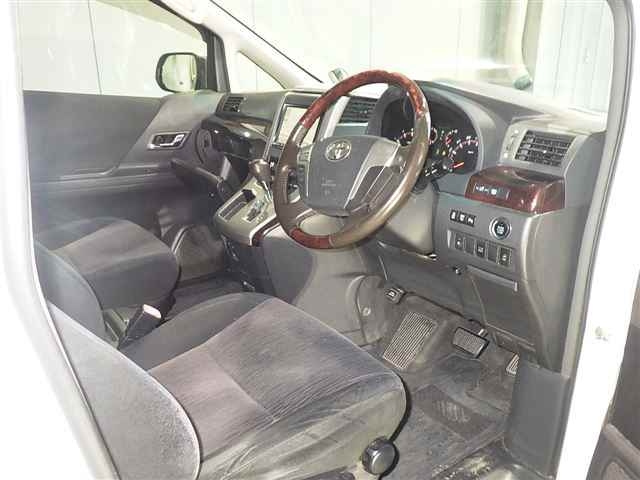 TOYOTA VELLFIRE 2011