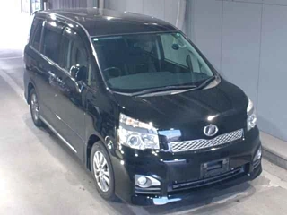 TOYOTA VOXY 2013