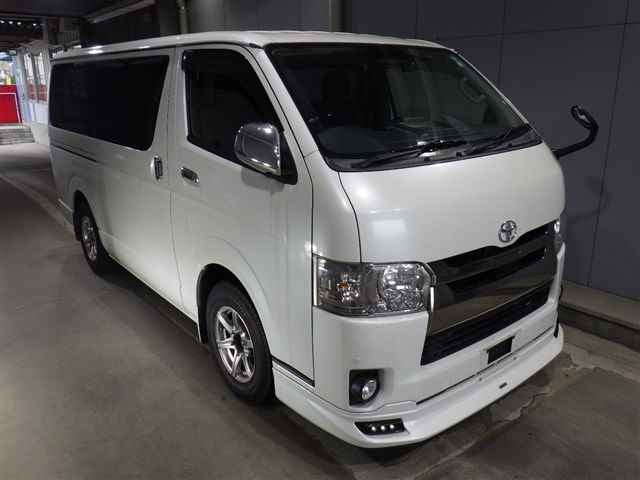 TOYOTA HIACE VAN 2017