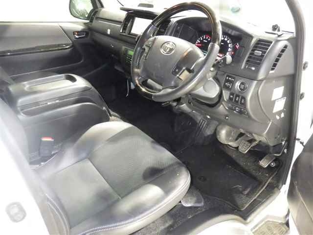 TOYOTA HIACE VAN 2017