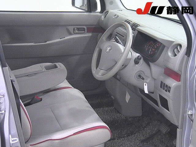 TOYOTA PIXIS SPACE 2013