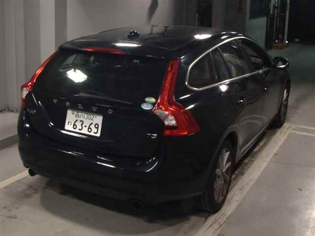 VOLVO V60 2016