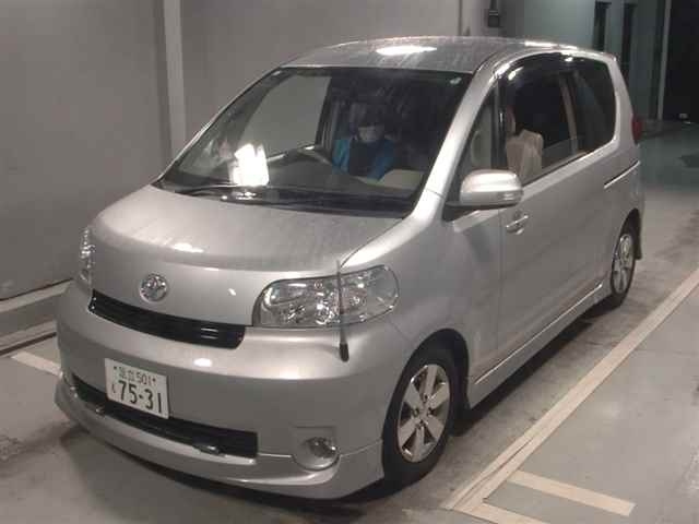 TOYOTA PORTE 2011