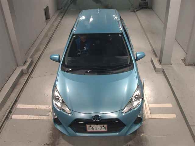 TOYOTA AQUA 2016