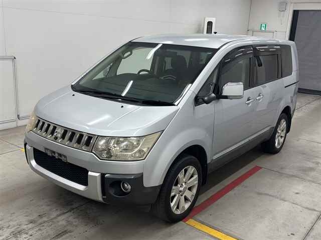 MITSUBISHI DELICA D5 2009