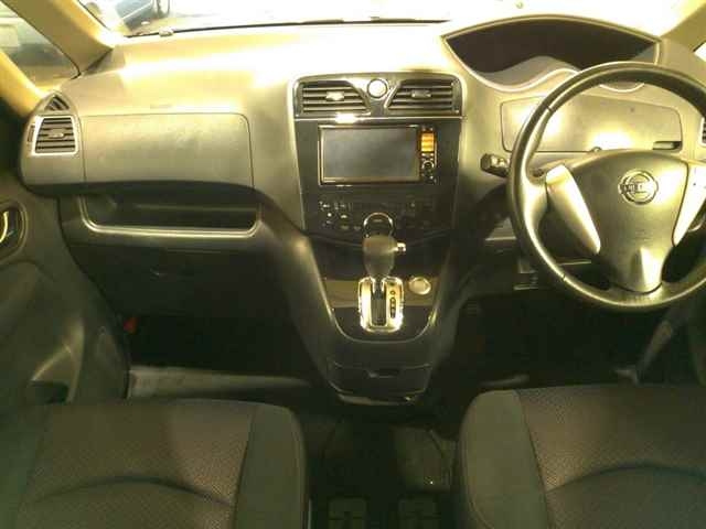 NISSAN SERENA 2011