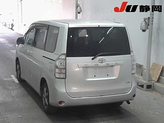 TOYOTA VOXY 2010