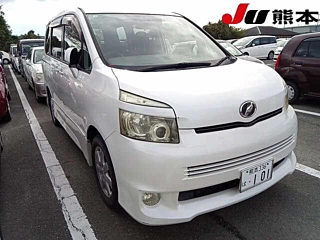 TOYOTA VOXY 2009