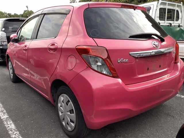 TOYOTA VITZ 2013