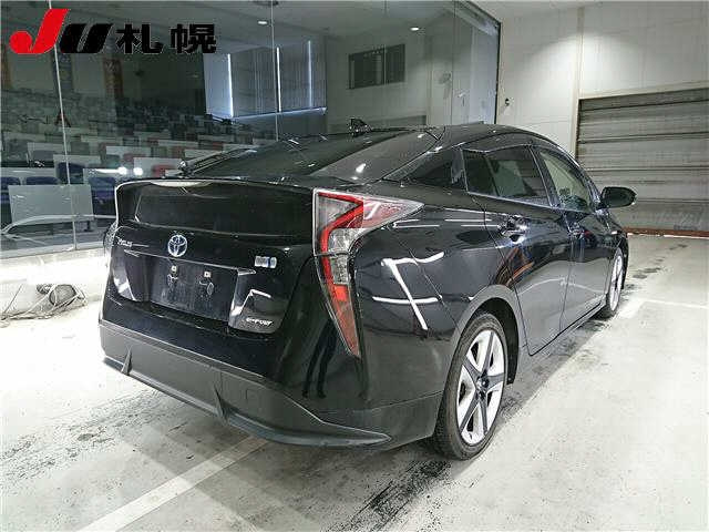 TOYOTA PRIUS 2016
