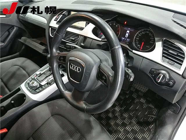 AUDI A4 2011