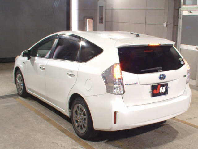 TOYOTA PRIUS ALPHA 2013