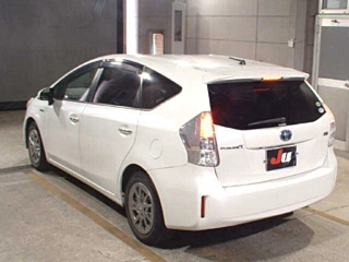 TOYOTA PRIUS ALPHA 2013