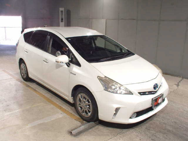 TOYOTA PRIUS ALPHA 2013