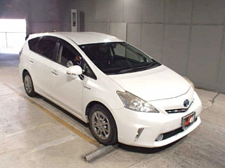 TOYOTA PRIUS ALPHA 2013
