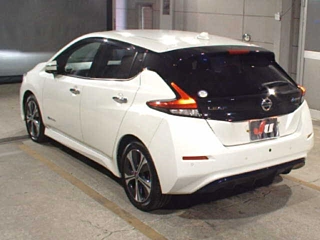 NISSAN LEAF 2021