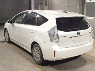 TOYOTA PRIUS ALPHA 2013