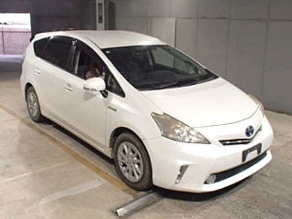 TOYOTA PRIUS ALPHA 2013