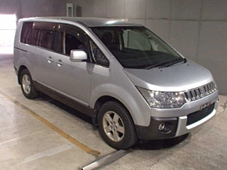 MITSUBISHI DELICA D5 2011
