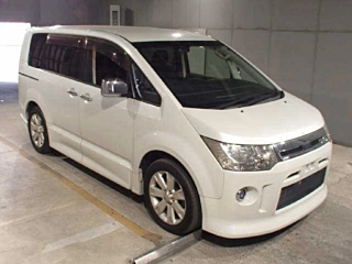 MITSUBISHI DELICA D5 2013