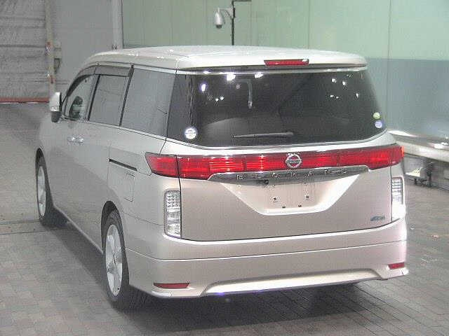 NISSAN ELGRAND 2010