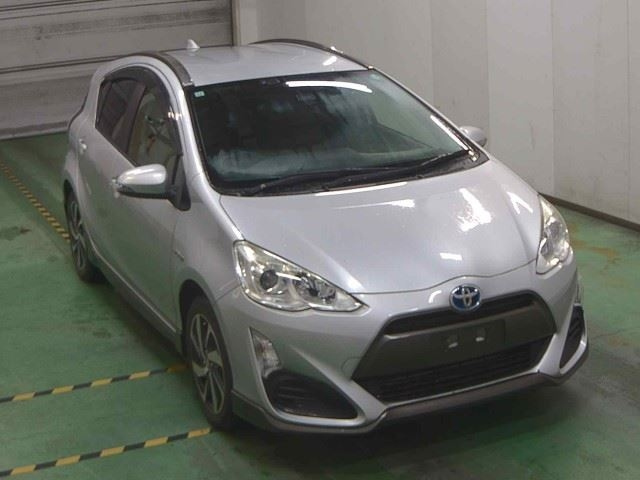 TOYOTA AQUA 2015