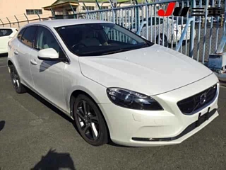 VOLVO V40 2015