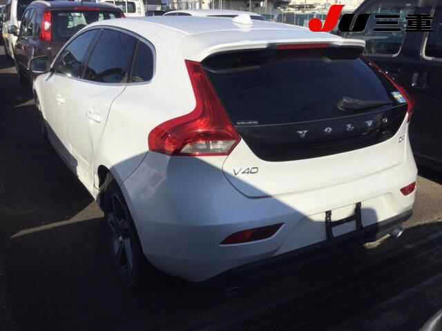 VOLVO V40 2015