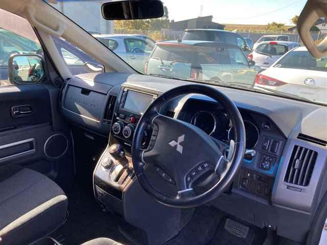 MITSUBISHI DELICA D5 2010