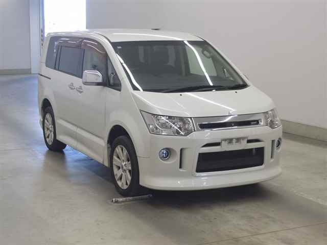 MITSUBISHI DELICA D5 2010