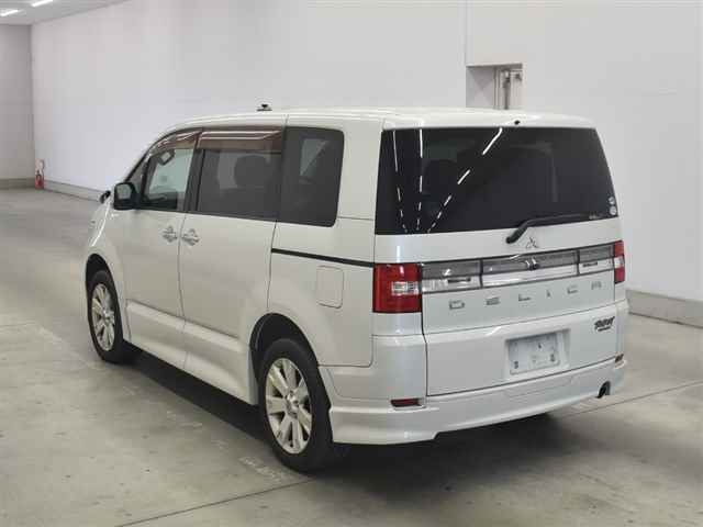 MITSUBISHI DELICA D5 2010