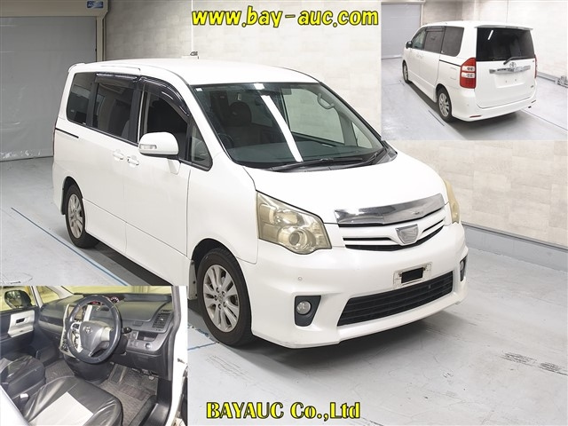 TOYOTA NOAH 2010