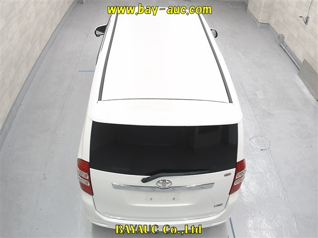 TOYOTA NOAH 2010