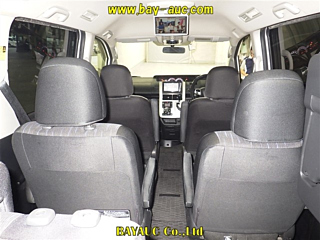 TOYOTA NOAH 2010