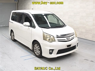 TOYOTA NOAH 2010