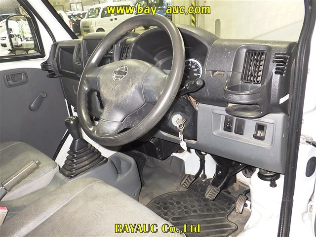NISSAN CLIPPER TRUCK 2011
