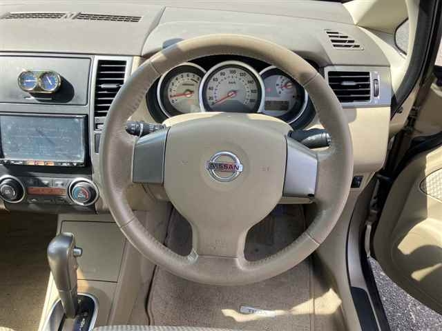 NISSAN TIIDA 2012