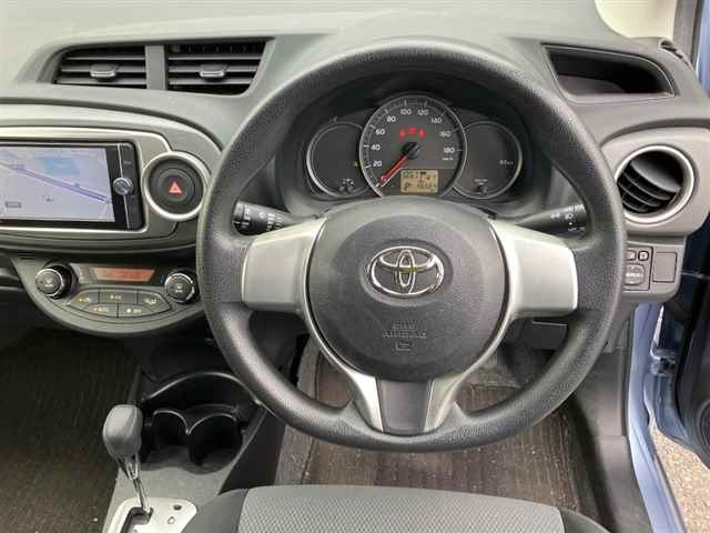 TOYOTA VITZ 2013