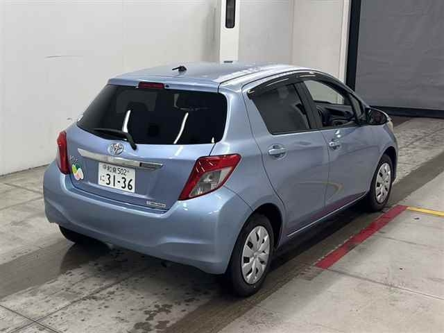 TOYOTA VITZ 2013