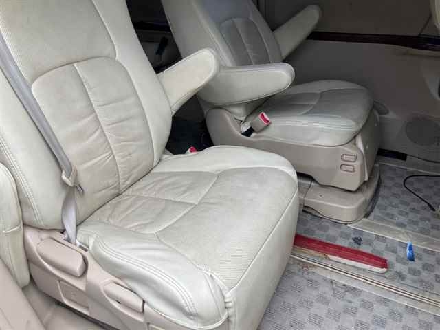 TOYOTA ALPHARD 2010