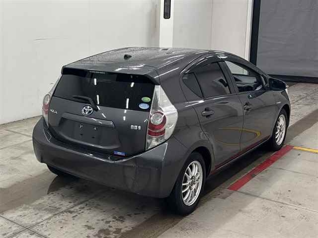TOYOTA AQUA 2012