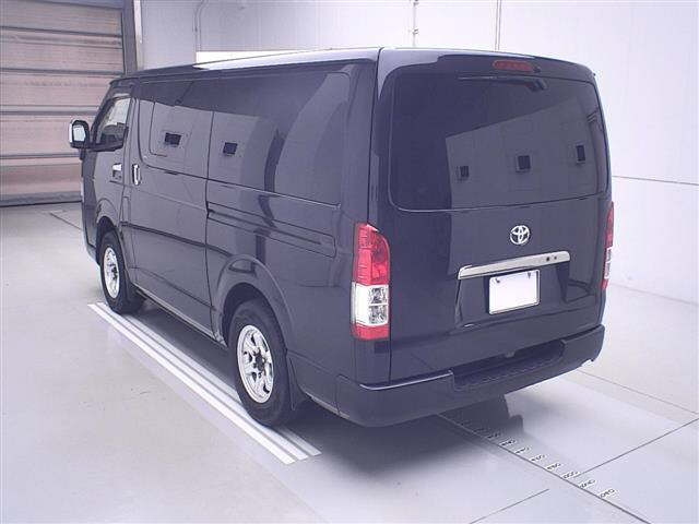 TOYOTA HIACE VAN 2021