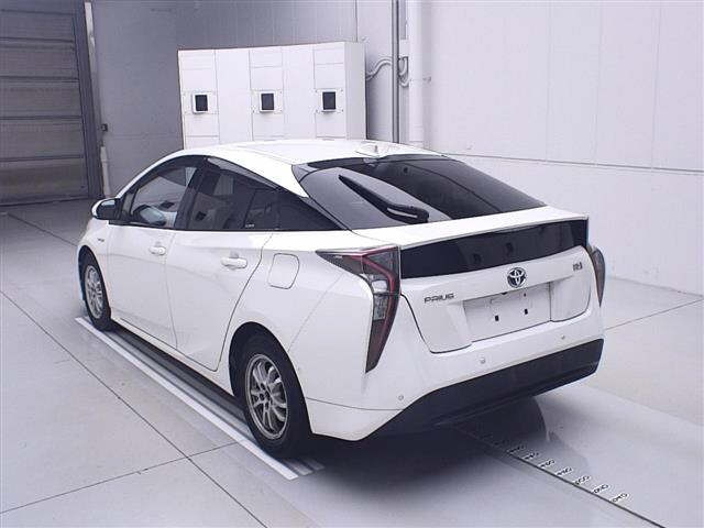 TOYOTA PRIUS 2016