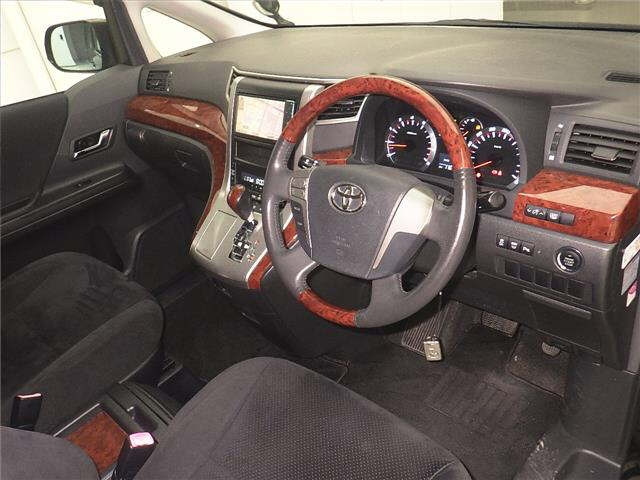 TOYOTA VELLFIRE 2010