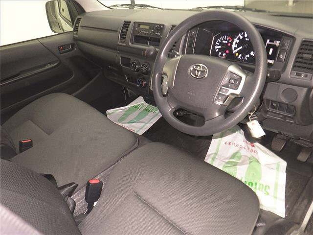 TOYOTA HIACE VAN 2022