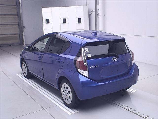 TOYOTA AQUA 2015