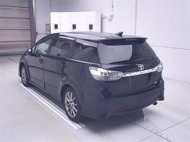 TOYOTA WISH 2013