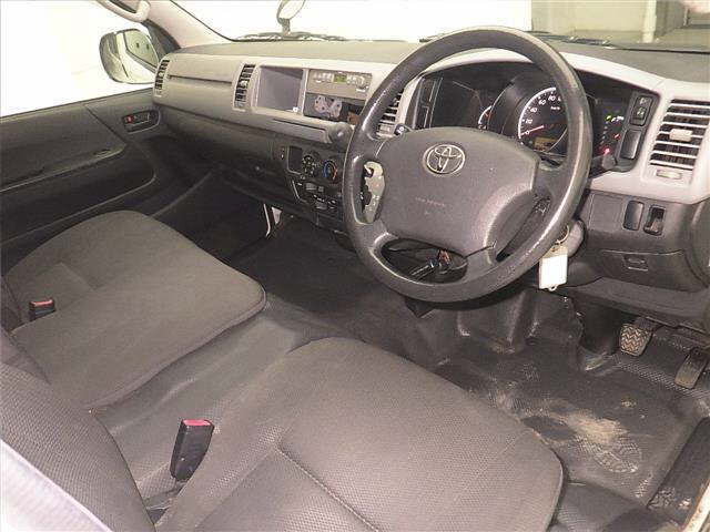 TOYOTA HIACE VAN 2010