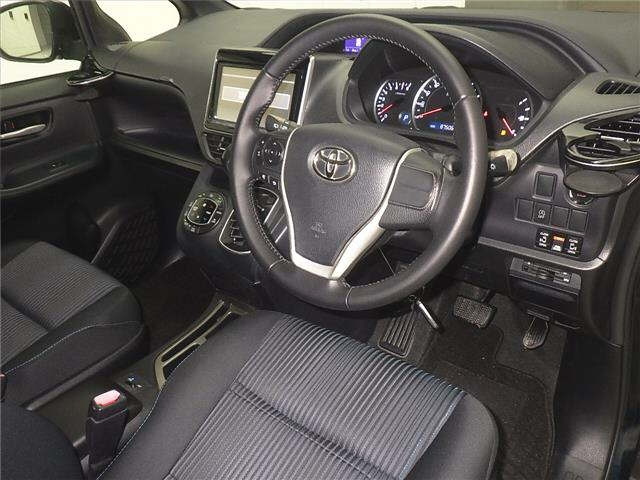 TOYOTA VOXY 2014